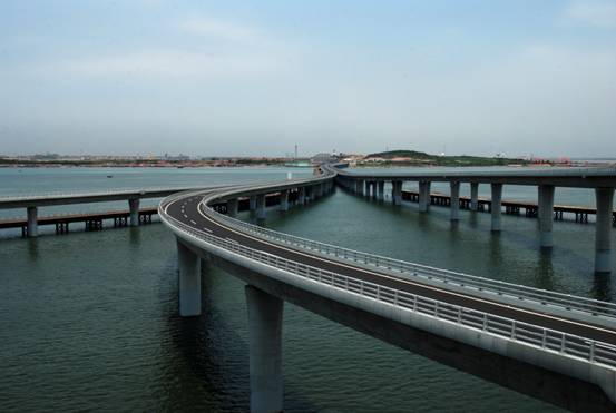 公司SBS改性沥青产品用于青岛海湾大桥 